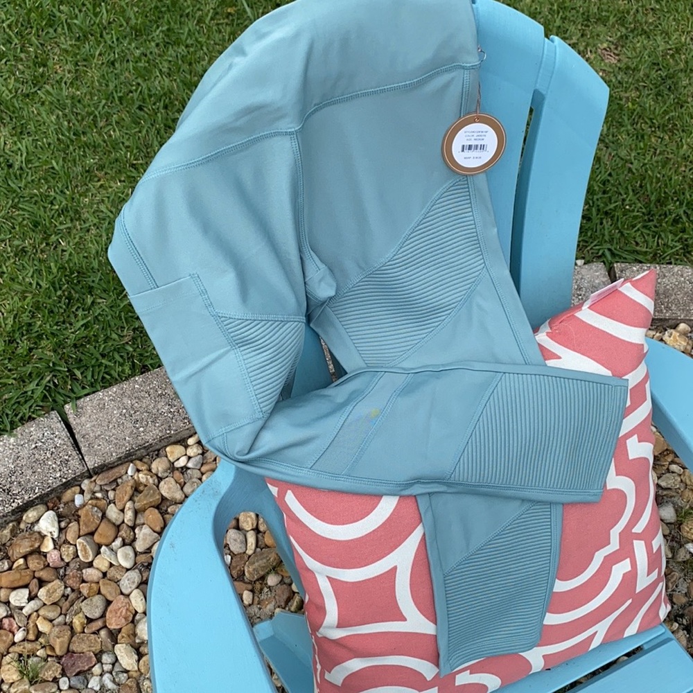 Work out leggings. Mint green mesh color. Size M